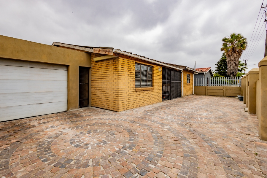 3 Bedroom Property for Sale in Uitsig Western Cape
